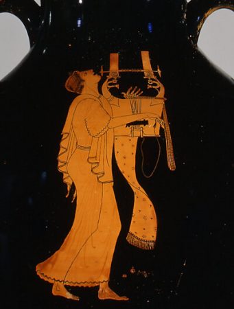 Кифаред на краснофигурной амфоре (V в. до н.э.). (Википедия)